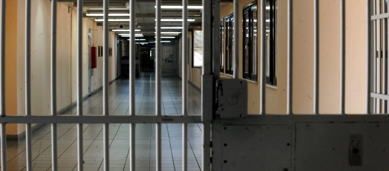 Σέρρες: Άνδρας οδηγήθηκε στη φυλακή για 40 μέρες επειδή δεν φορούσε μάσκα!